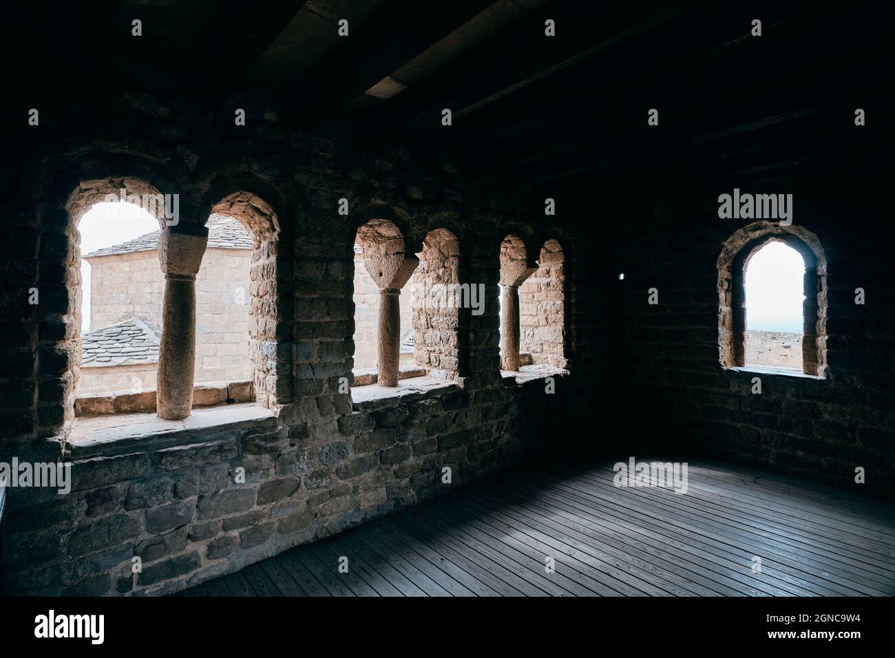 Fenêtres voûtées à Castillo de Loarre à Huesca Banque D'Images