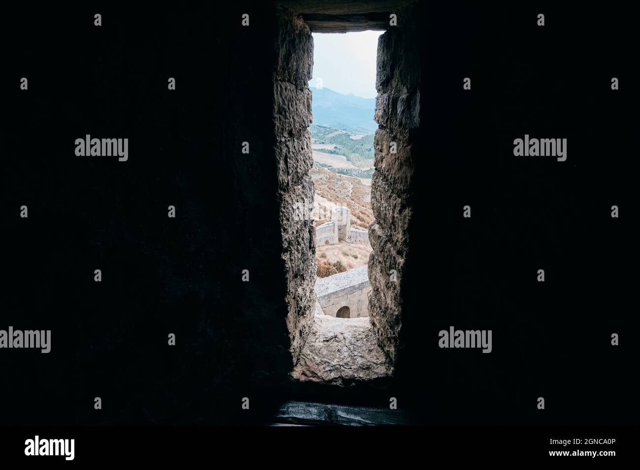 Château de Loarre à Huesca, fenêtre pour les arceaux et les arceaux. Banque D'Images