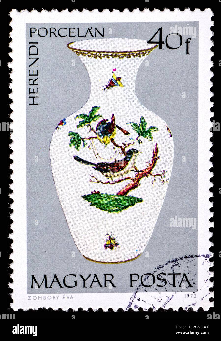 HONGRIE - VERS 1972: Un timbre imprimé en Hongrie montre vase avec oiseau, porcelaine de fin Banque D'Images