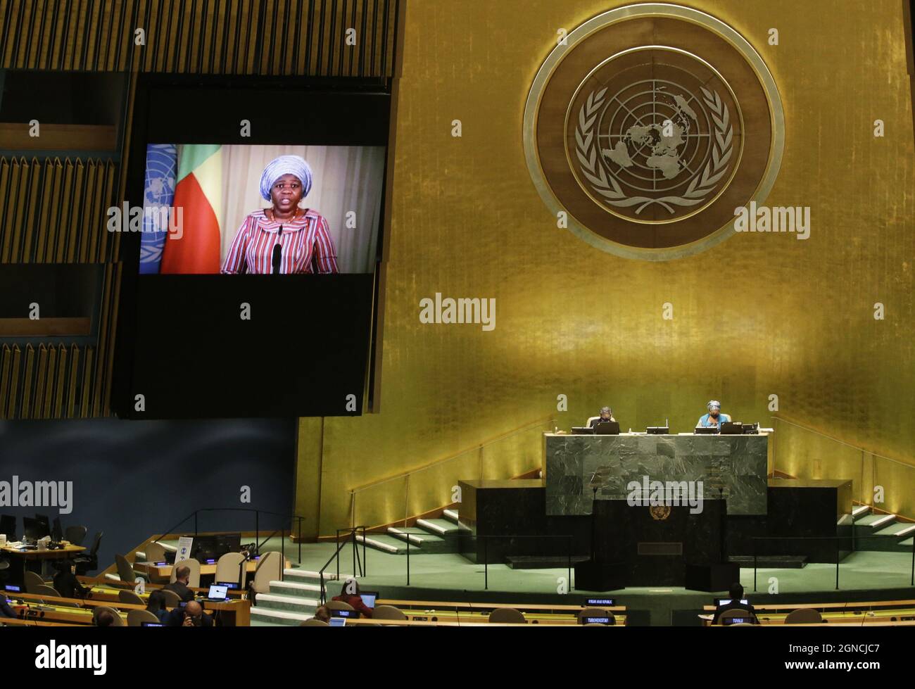 New York, États-Unis. 24 septembre 2021. Mariam Chabi Talata, vice-président de la République du Bénin, prononce un discours préenregistré à la 76e session de l'Assemblée générale des Nations Unies débat général dans la salle de l'Assemblée générale des Nations Unies au Siège de l'ONU, le vendredi 24 septembre 2021 à New York. Photo de John Angelillo/UPI crédit: UPI/Alay Live News Banque D'Images