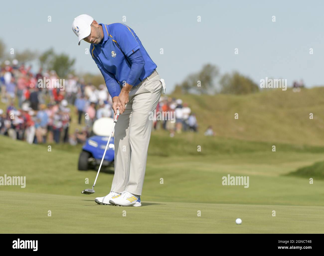 Kohler, États-Unis. 24 septembre 2021. Sergio García, de l'équipe Europe, se produit sur le 15ème green lors de la 43ème Ryder Cup à Whistling Straits le vendredi 24 septembre 2021 à Kohler, Wisconsin. Photo par Mark Black/UPI crédit: UPI/Alay Live News Banque D'Images