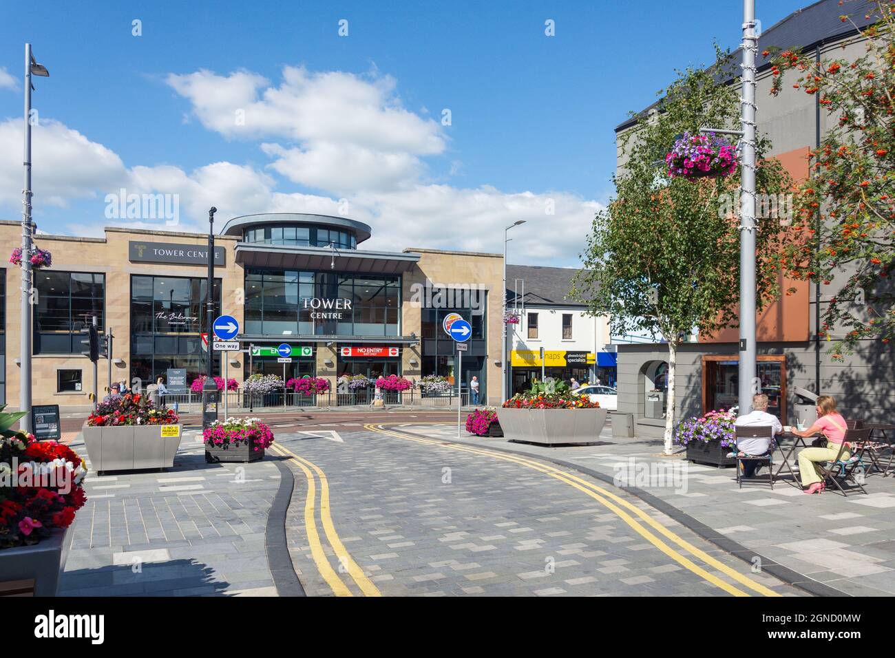 Entrée au centre commercial Tower, Wellington Street, Ballymena, County Antrim, Irlande du Nord, Royaume-Uni Banque D'Images