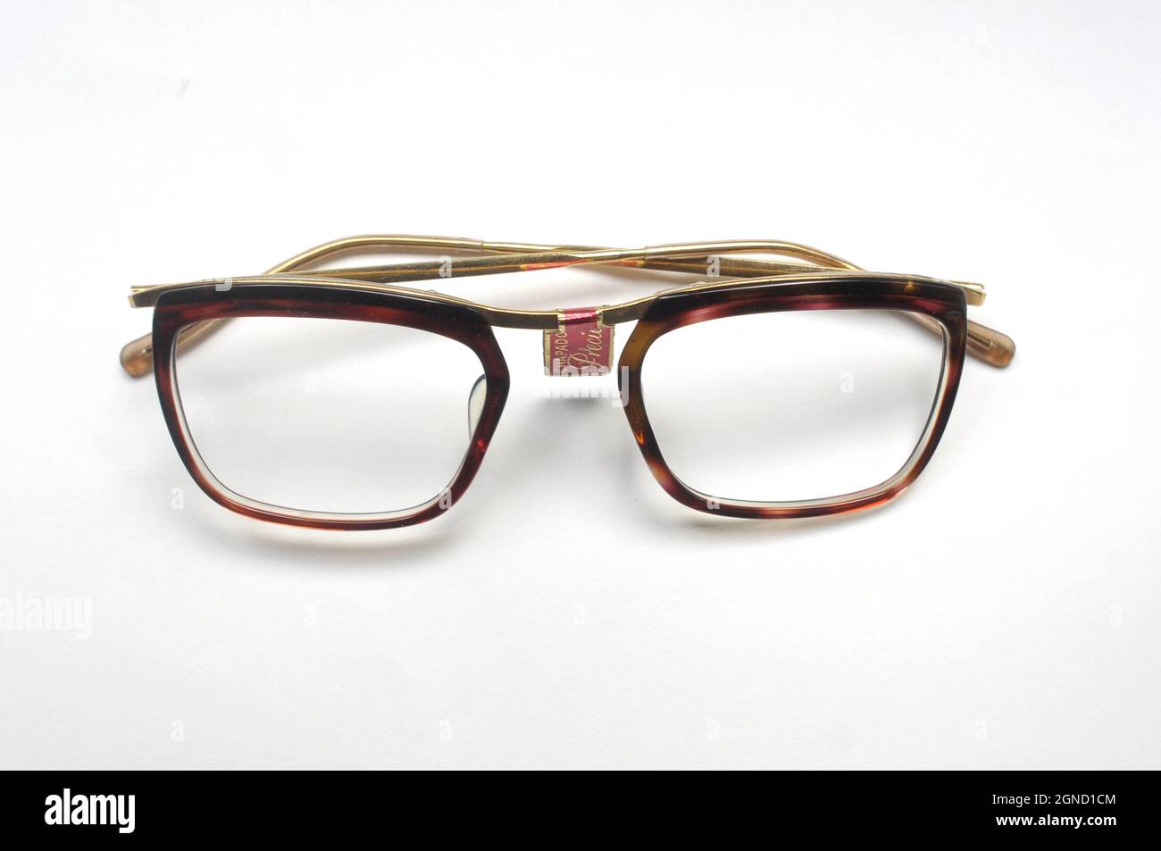monture, monture de lunettes, lunettes vintage, vieilles lunettes, lunettes 50s, plaqué or, défi, lunettes, vision, vieux, accessoire, verres, or, carapace, tortoi Banque D'Images