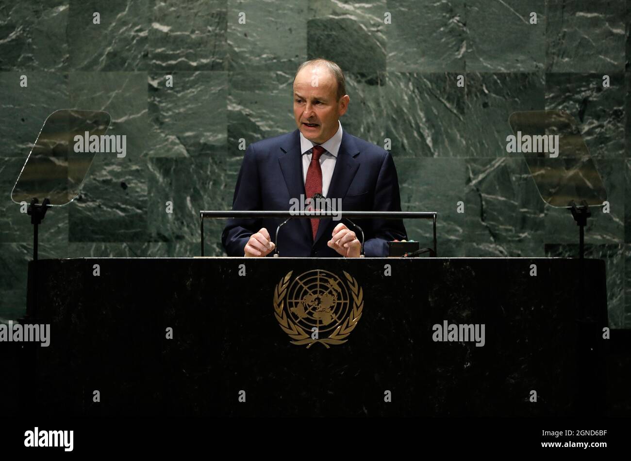 New York, États-Unis. 24 septembre 2021. Le Premier ministre irlandais, Micheal Martin, s'adresse à la 76e session de l'Assemblée générale des Nations Unies débat général dans la salle de l'Assemblée générale des Nations Unies au Siège de l'ONU le vendredi 24 septembre 2021 à New York. Photo par Peter Foley/UPI crédit: UPI/Alay Live News Banque D'Images