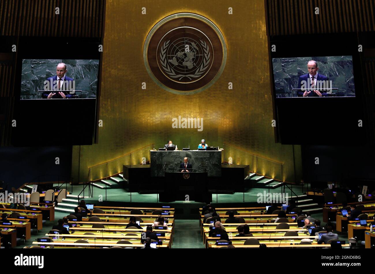 New York, États-Unis. 24 septembre 2021. Le Premier ministre irlandais, Micheal Martin, s'adresse à la 76e session de l'Assemblée générale des Nations Unies débat général dans la salle de l'Assemblée générale des Nations Unies au Siège de l'ONU le vendredi 24 septembre 2021 à New York. Photo par Peter Foley/UPI crédit: UPI/Alay Live News Banque D'Images