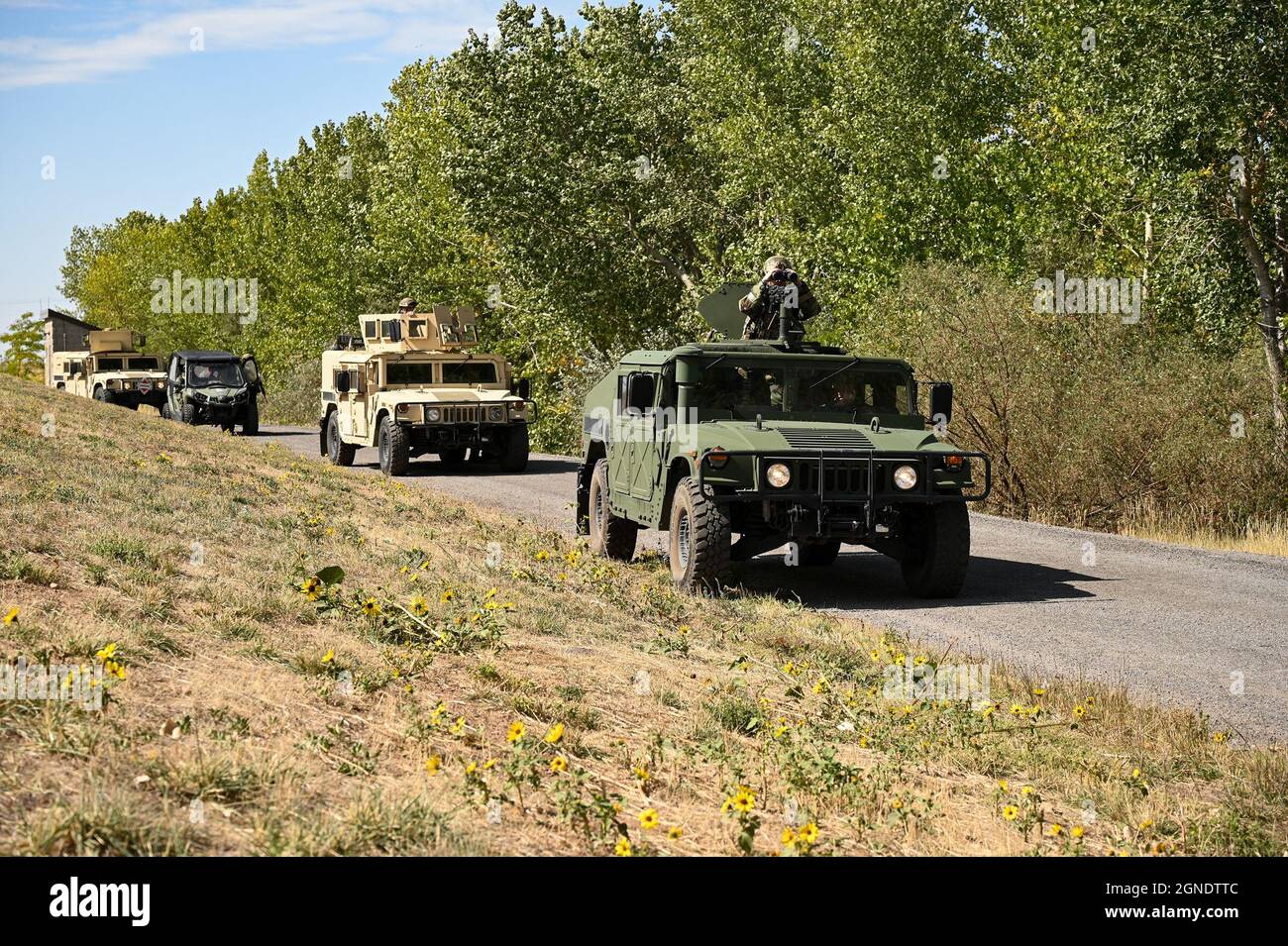 Les défenseurs du 75e Escadron des forces de sécurité effectuent des opérations de convoi au cours d'un exercice de préparation à la base aérienne de Hill, Utah, le 23 septembre 2021. Les escadrons de la 75e Escadre de la base aérienne ont participé à un exercice de préparation de phase II où ils ont été évalués tout en effectuant des tâches dans un environnement austère. (É.-U. Photo de la Force aérienne par R. Nial Bradshaw) Banque D'Images