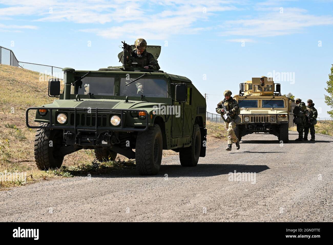 Les défenseurs du 75e Escadron des forces de sécurité effectuent des opérations de convoi au cours d'un exercice de préparation à la base aérienne de Hill, Utah, le 23 septembre 2021. Les escadrons de la 75e Escadre de la base aérienne ont participé à un exercice de préparation de phase II où ils ont été évalués tout en effectuant des tâches dans un environnement austère. (É.-U. Photo de la Force aérienne par R. Nial Bradshaw) Banque D'Images