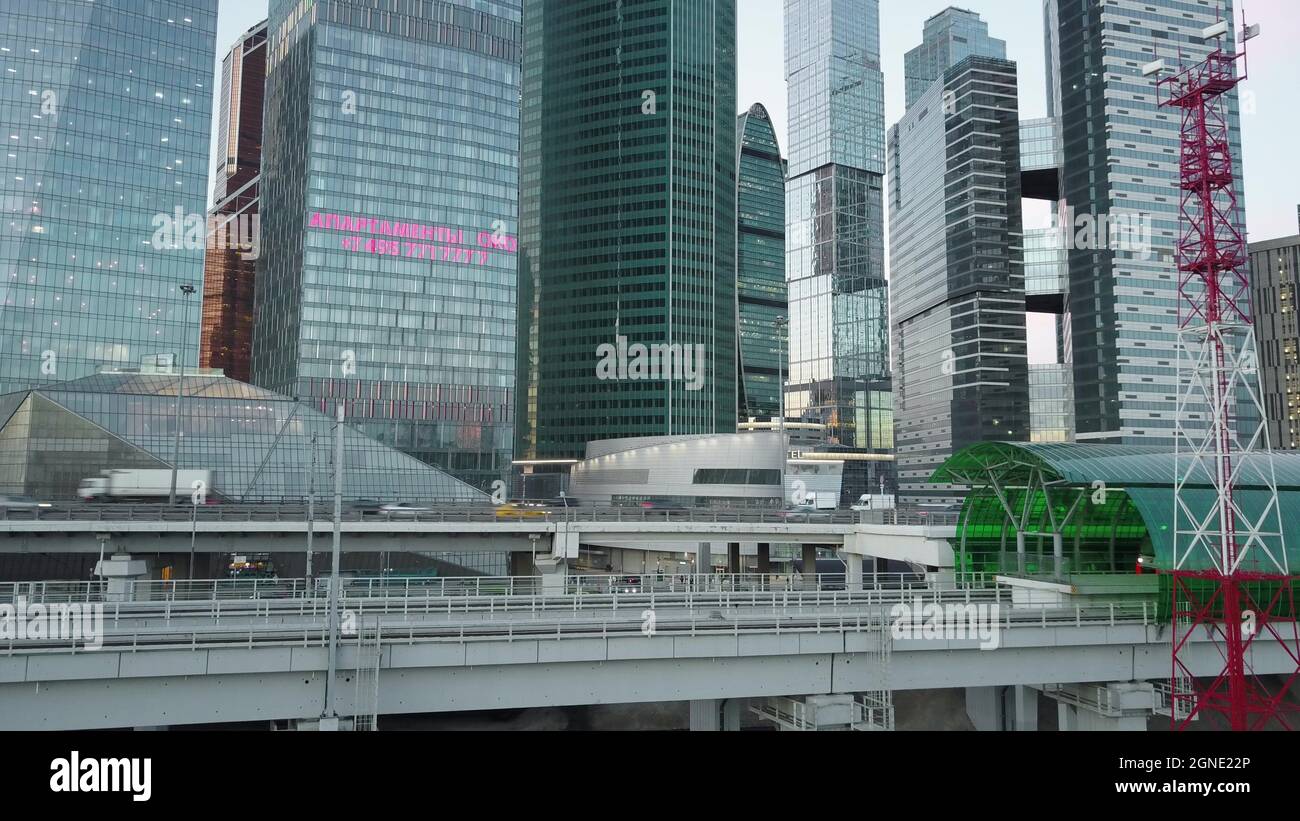 Transports et immeubles de bureaux dans le centre d'affaires de Moscou, en Russie Banque D'Images Transports et immeubles de bureaux dans le centre d'affaires de Moscou, en Russie Banque D'Images