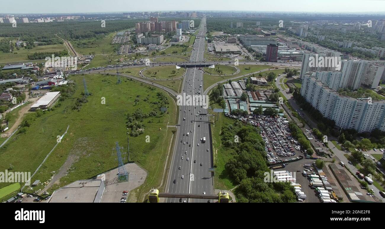 Panorama aérien de Moscou avec autoroutes et intersection animées, Russie Banque D'Images Panorama aérien de Moscou avec autoroutes et intersection animées, Russie Banque D'Images