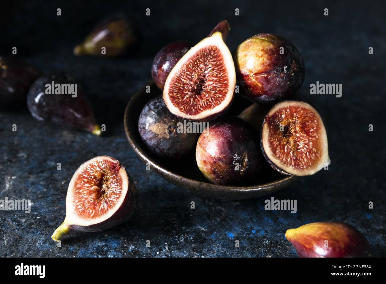 plaque de figues d'automne à bouquet d'angles élevés. Haute qualité et résolution magnifique concept de photo Banque D'Images