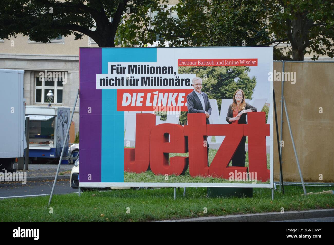 Affiche de campagne du parti de gauche (Die Linke) à Rheinstrasse à Friedenau, Berlin, Allemagne - 11 septembre 2021. Banque D'Images