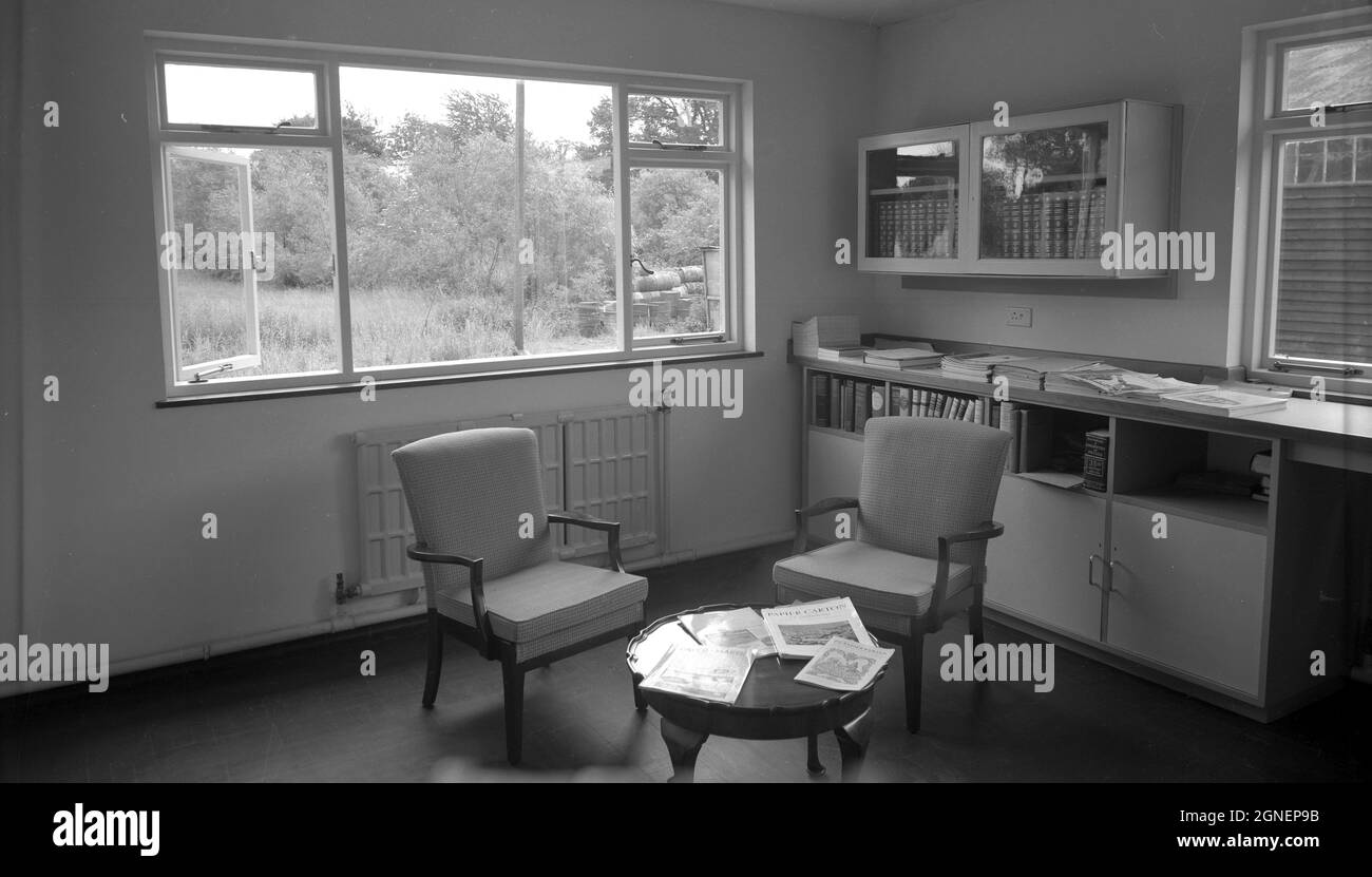 Années 1960, historique, intérieur d'une salle d'attente d'un nouveau bâtiment moderne, peut-être une clinique de chirurgie ou de santé rurale de docteur, Witney, Oxford, Angleterre, Royaume-Uni. Banque D'Images