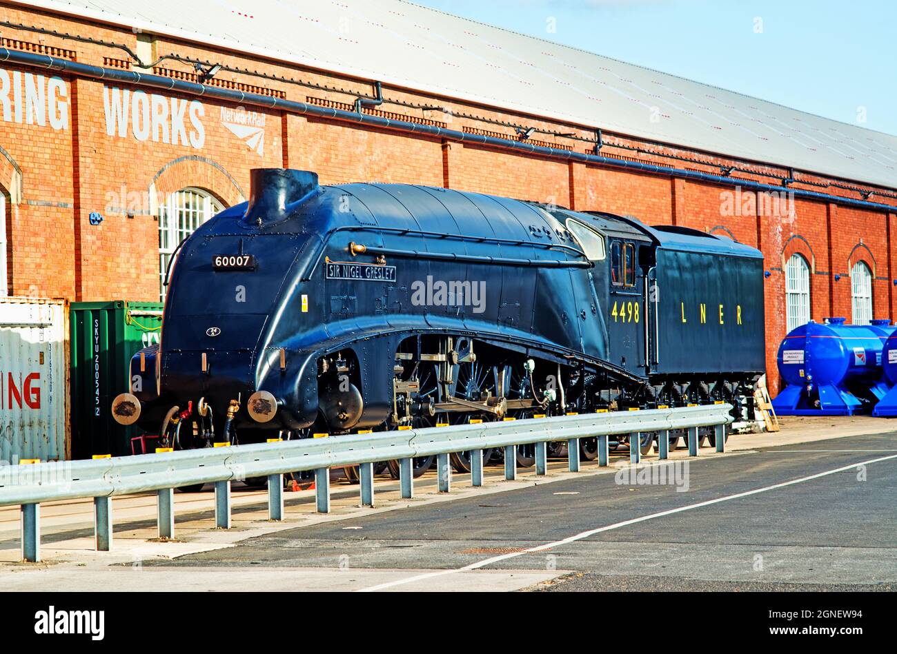 A4 Pacifique Sir Nigel Gresley dans la Livery noire de guerre, Holgate Engineering Works, York, Angleterre Banque D'Images