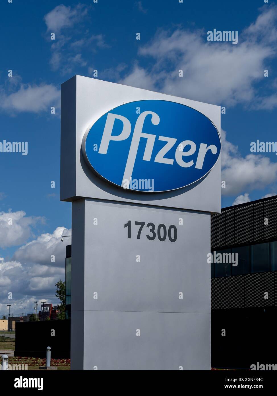 Kirkland, Québec, Canada - 3 septembre 2021 : siège social de Pfizer Canada à Kirkland, Québec, Canada. Banque D'Images