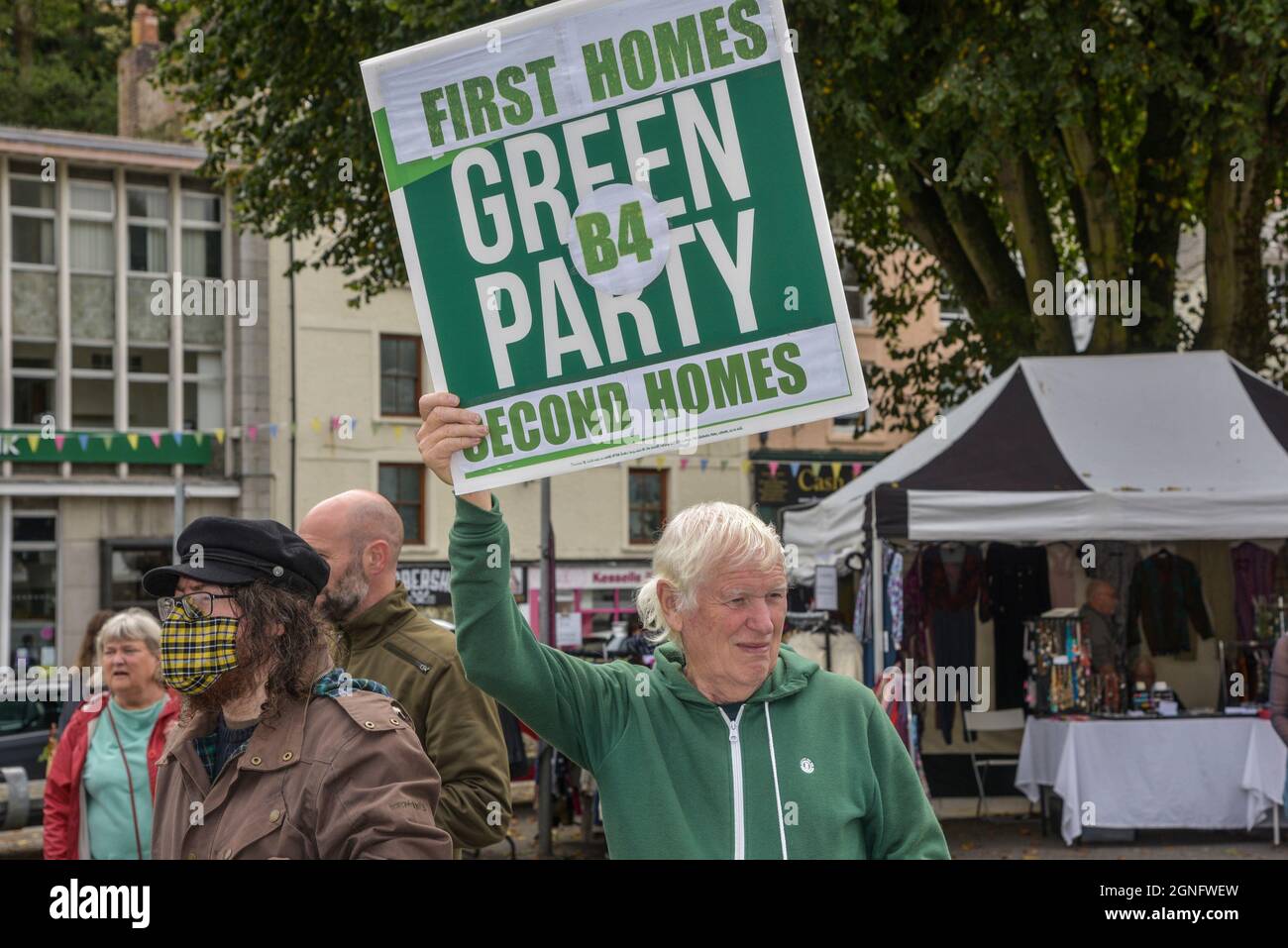 Falmouth, Cornwall, Royaume-Uni. 25 septembre 2021. Une manifestation à Falmouth protestant contre le grave manque de logements disponibles dans les Cornouailles. Gordon Scammell/Alamy Live News. Banque D'Images