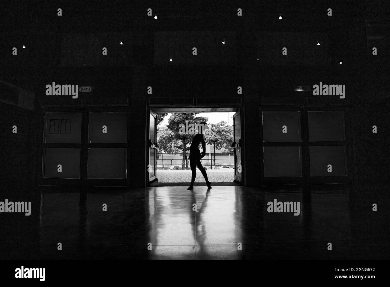 Vue panoramique d'une danseuse dans un studio Banque D'Images