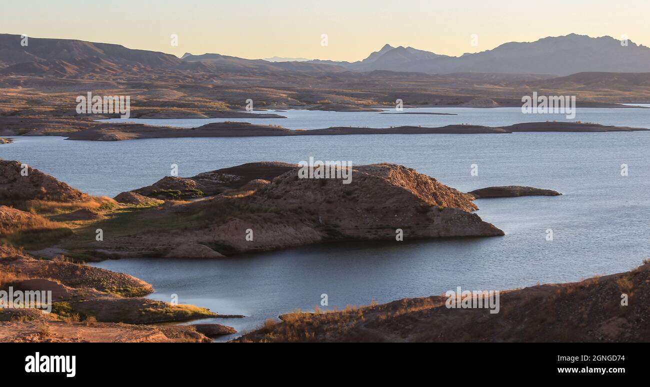 Vue sur le lac Mead, Nevada, montrant de faibles niveaux d'eau dus à la sécheresse, été 2021 Banque D'Images