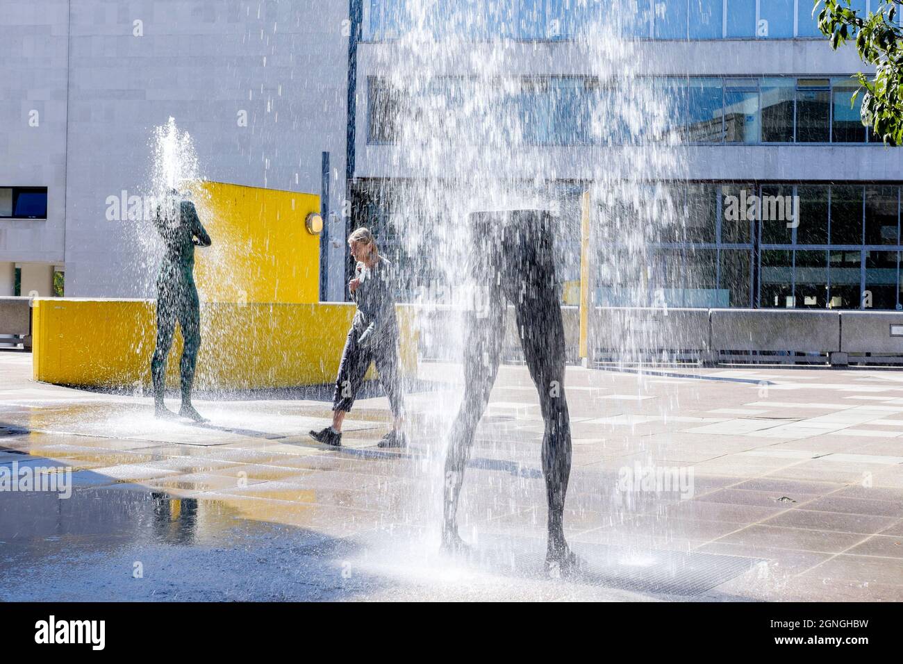 Klaus Weber, Thinking Fountains, 2021, Hayward Gallery, South Bank, Londres, Royaume-Uni. Banque D'Images