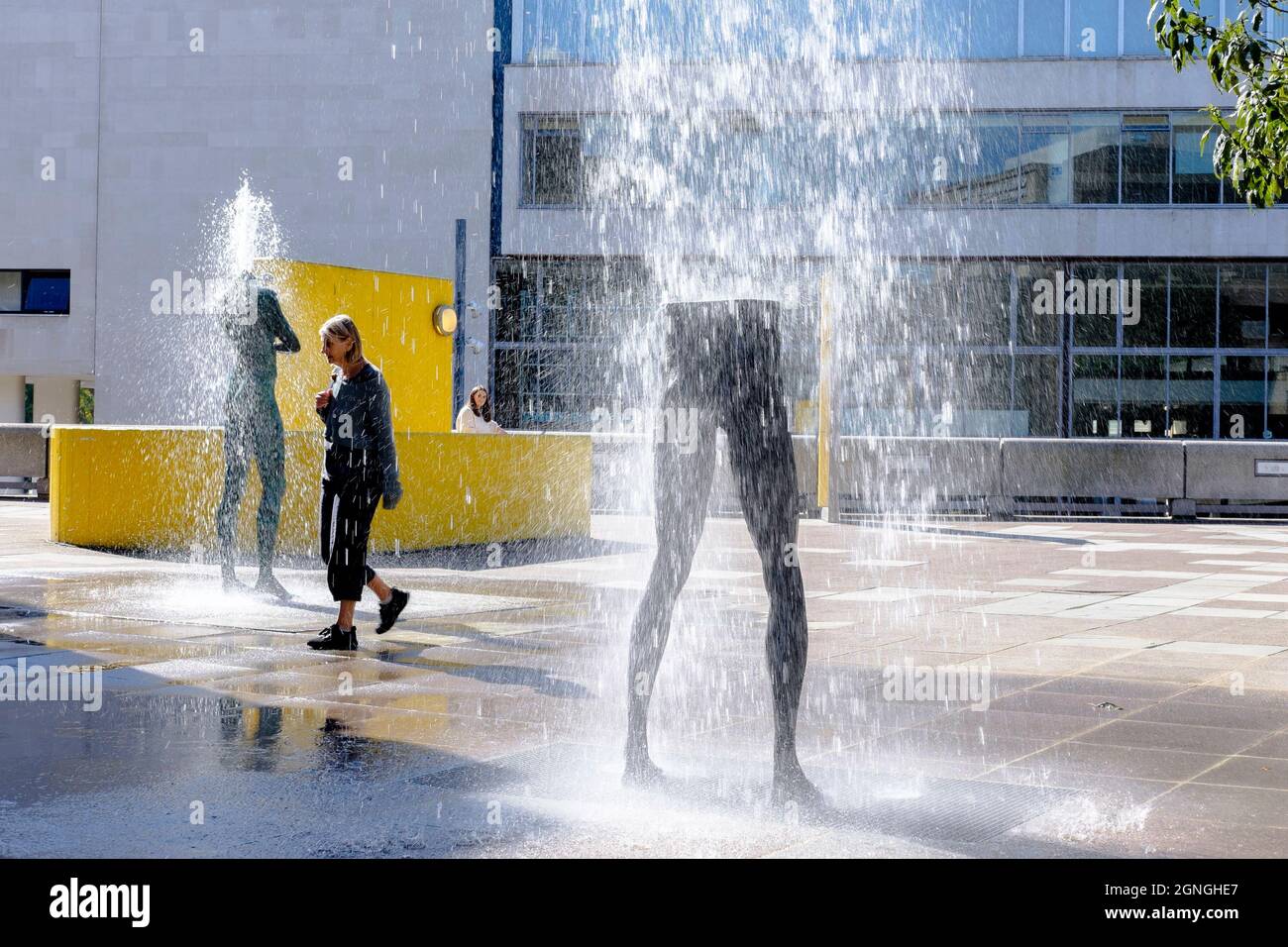 Klaus Weber, Thinking Fountains, 2021, Hayward Gallery, South Bank, Londres, Royaume-Uni. Banque D'Images