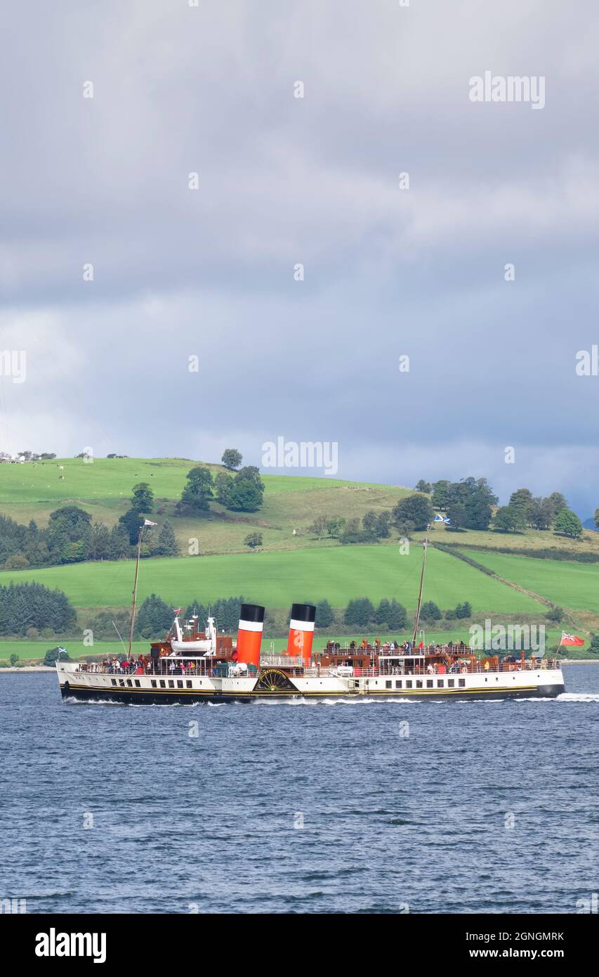 Greenock, Écosse, Royaume-Uni, 11 septembre 2021, le bateau à vapeur Waverley regorge de touristes voyageant de Glasgow à Rothesay Banque D'Images