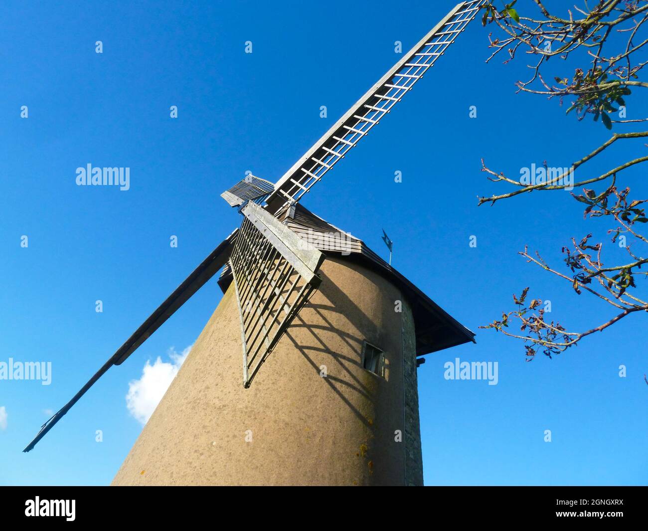 Knowle Mill, mieux connu aujourd'hui sous le nom de Bembridge Windmill, Isle of Wight, Royaume-Uni. 2012 Banque D'Images