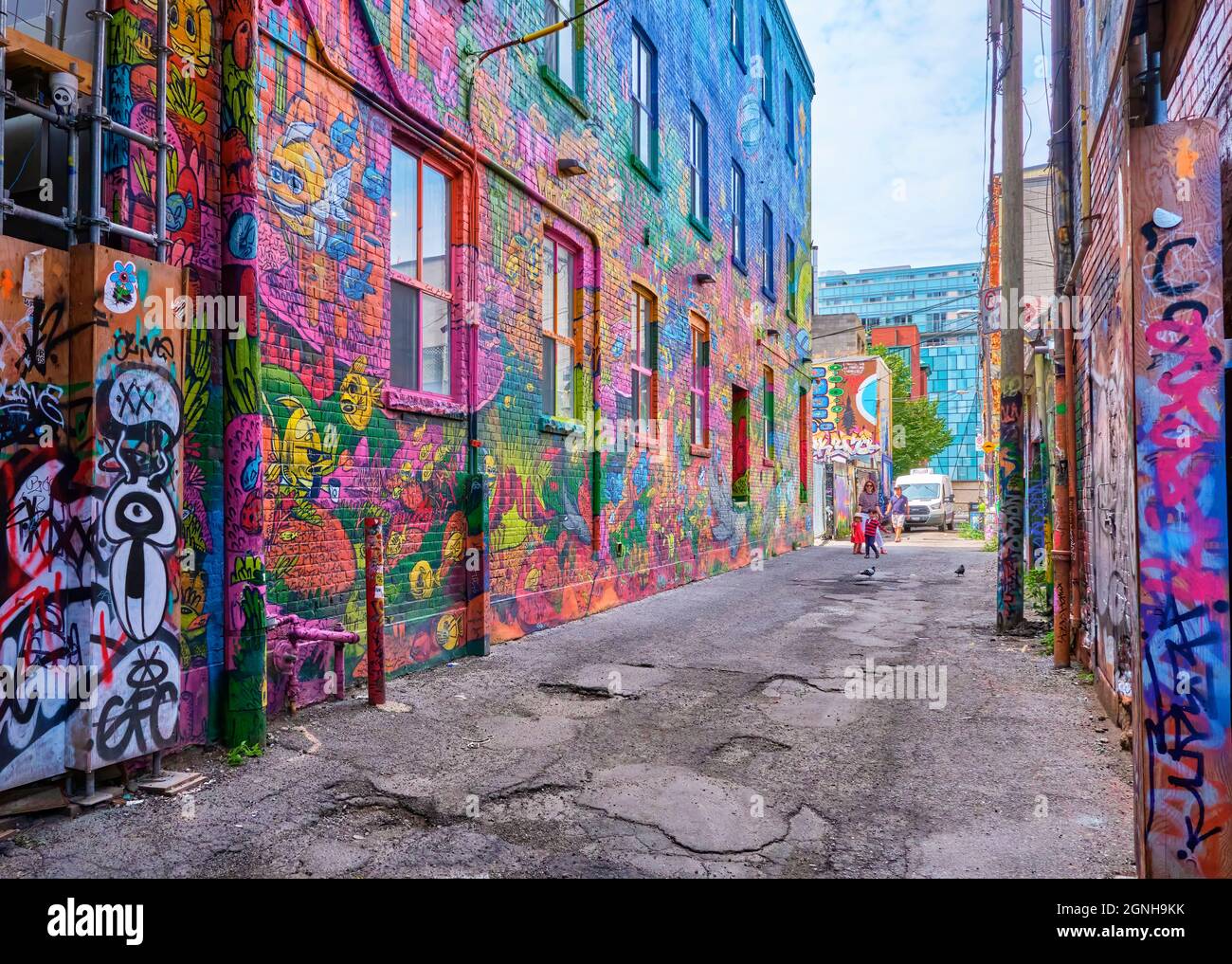 Grafitti Alley est situé dans le quartier de la mode, au centre-ville de Toronto, en Ontario. Il est situé à trois pâtés de maisons de Spadina Avenue, au sud de Queen Stree Banque D'Images