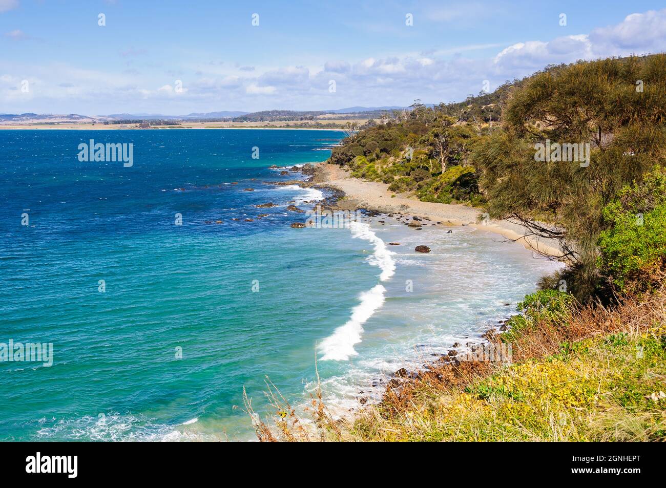 La réserve côtière de Mayfield Bay au sud de Swansea est un endroit idéal pour rompre le voyage le long de la côte est - Rocky Hills, Tasmanie, Australie Banque D'Images