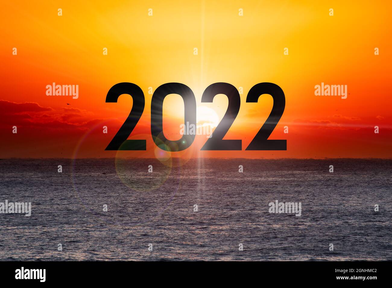 Nouvelle année 2022.Magnifique lever de soleil sur l'océan Banque D'Images