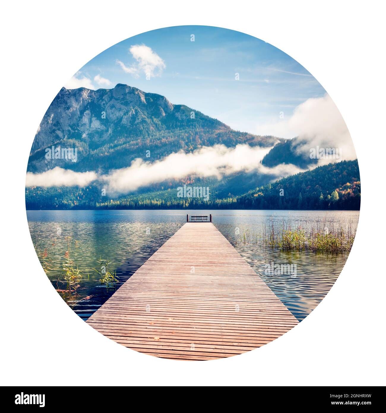 Icône ronde de la nature avec paysage. Superbe scène d'automne d'Altasseer Voir lac avec le pic de Trisselwand en arrière-plan, Styrie, Autriche, Europe. Photo Banque D'Images