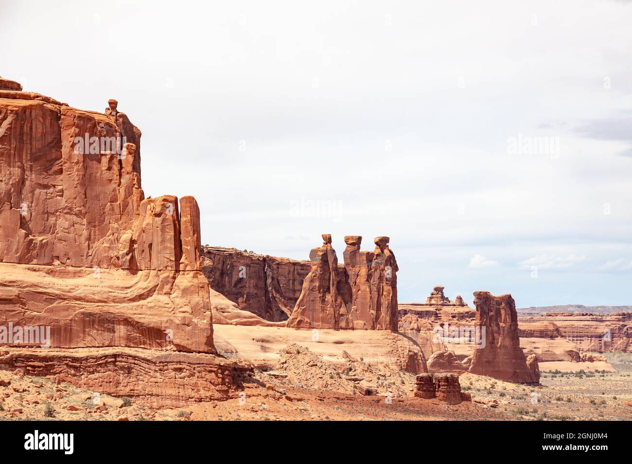 Les trois gossips formation arches parc national Desert rock vista moab utah usa Banque D'Images