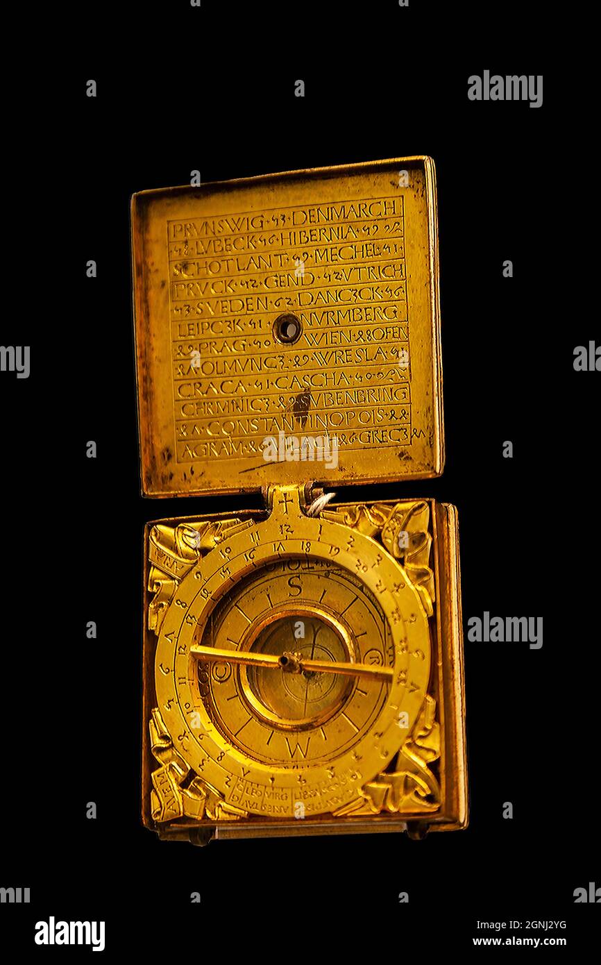 montre mobile de poche de gentleman en forme de cadran solaire très vieux l'écriture est une grêle mary Banque D'Images