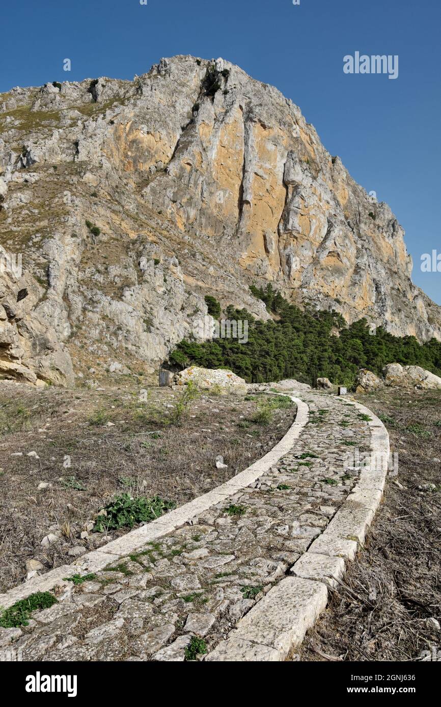 montagne en Sicile sentier de pierre à un sommet du parc Madonie dans le village de Caltavuturo (Palerme) Banque D'Images