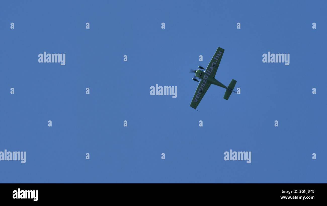 Maribor Airshow Slovénie AOÛT, 15, 2021 avion dans le ciel bleu avec espace de copie. MX Aircraft MXS par Veres Zoltan Banque D'Images