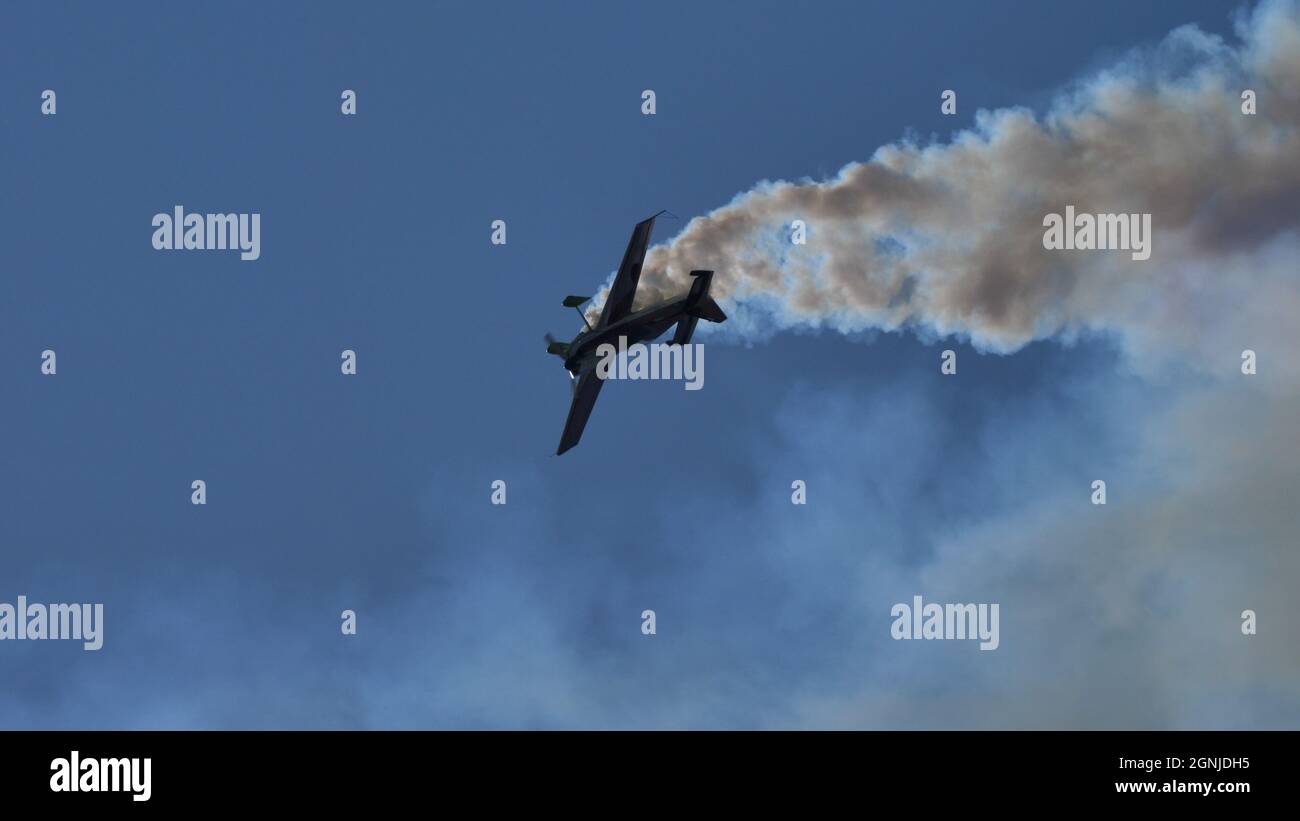 Maribor Airshow Slovénie AOÛT 15, 2021 l'extrême acrobatie aérienne montre la grande compétence du pilote. MX Aircraft MXS par Veres Zoltan Banque D'Images