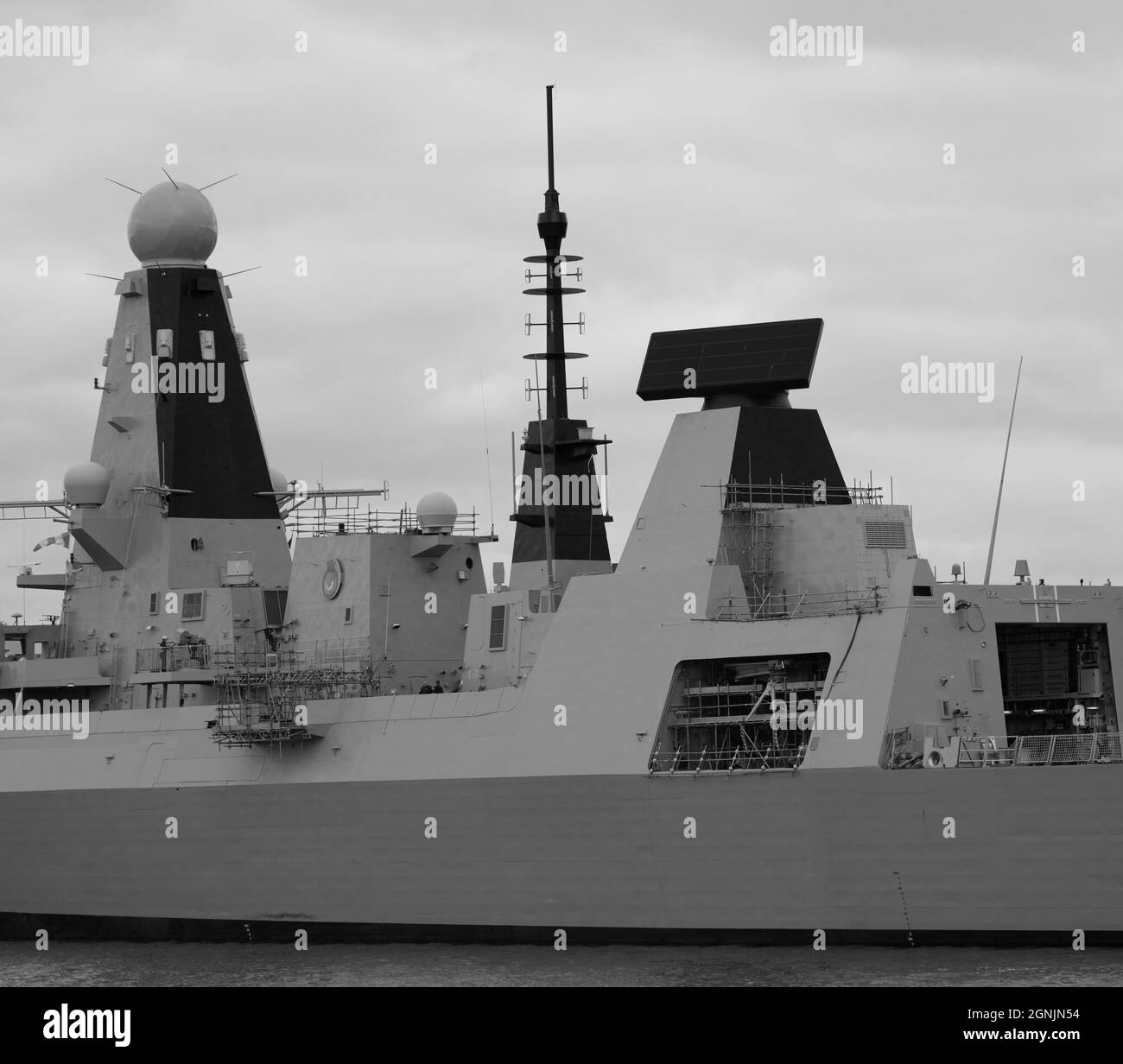 Bateau Royal Navy vu dans le port de Portsmouth Banque D'Images