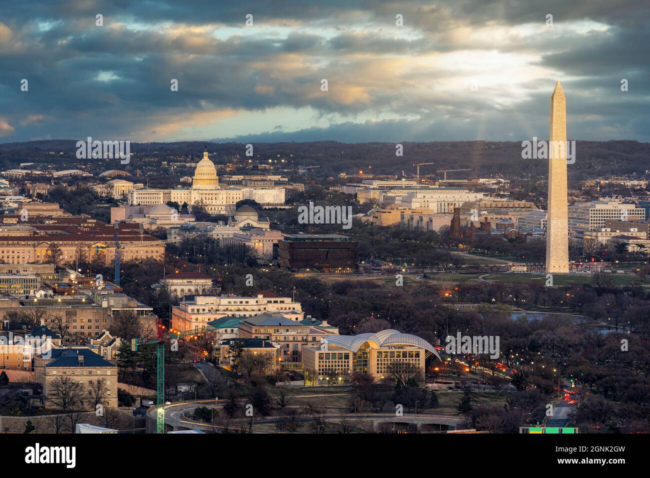 Vue de dessus scène du centre-ville de Washington DC qui peut voir le Capitole des États-Unis, le monument de washington, le mémorial de lincoln et le mémorial de thomas jefferson, salut Banque D'Images
