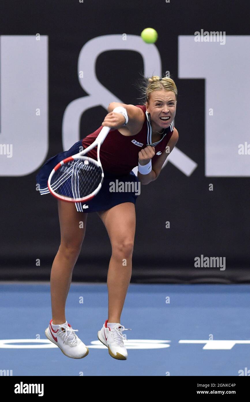 Ostrava, République tchèque. 26 septembre 2021. Anet Kontaveit, d'Estonie, en action lors du match final contre Maria Sakkari, de Grèce, lors du tournoi de tennis en salle J&T Banka Ostrava Open 2021 pour femmes WTA à Ostrava, République Tchèque, le 26 septembre 2021. Crédit: Jaroslav Ozana/CTK photo/Alay Live News Banque D'Images