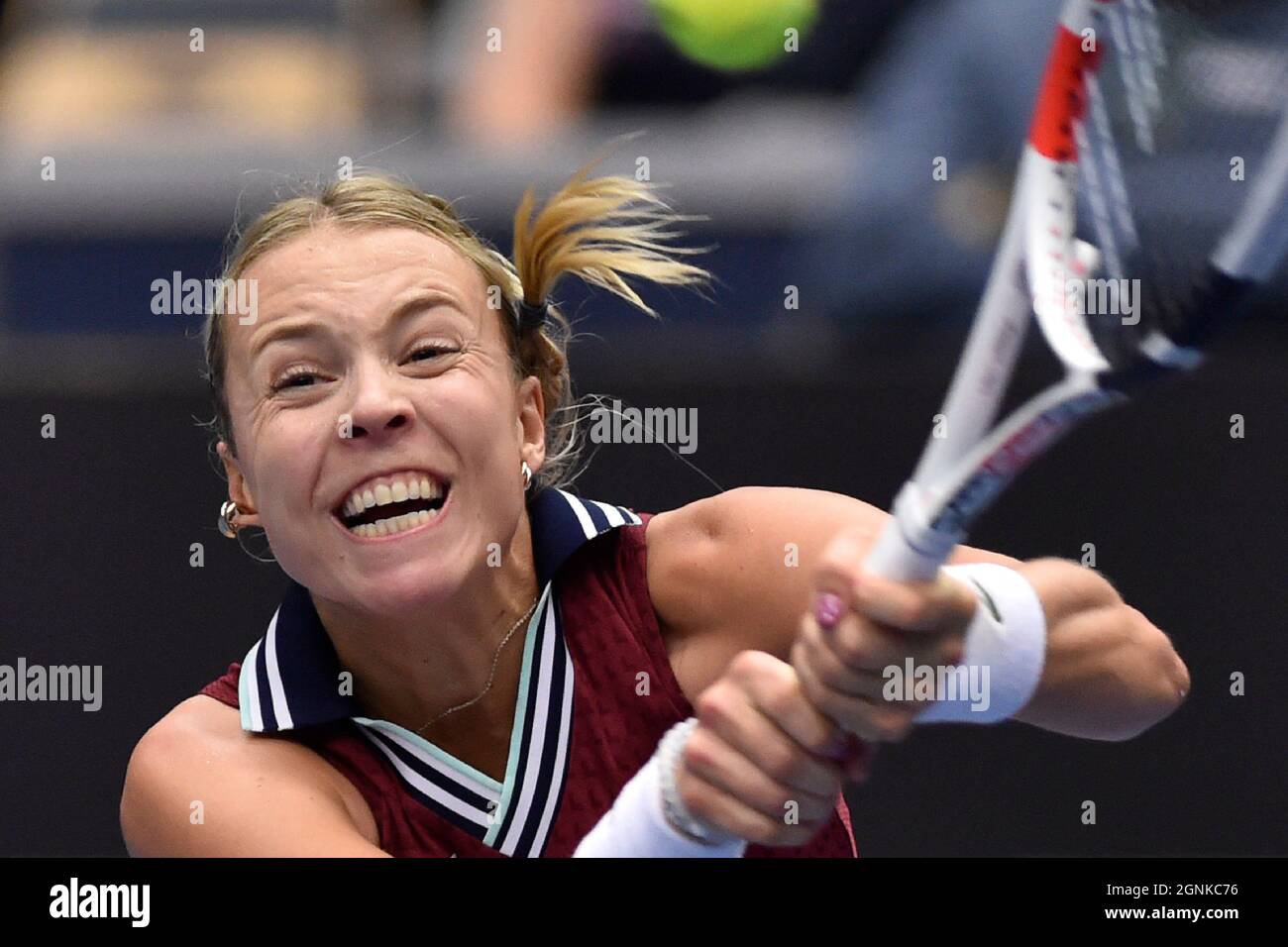 Ostrava, République tchèque. 26 septembre 2021. Anet Kontaveit, d'Estonie, en action lors du match final contre Maria Sakkari, de Grèce, lors du tournoi de tennis en salle J&T Banka Ostrava Open 2021 pour femmes WTA à Ostrava, République Tchèque, le 26 septembre 2021. Crédit: Jaroslav Ozana/CTK photo/Alay Live News Banque D'Images