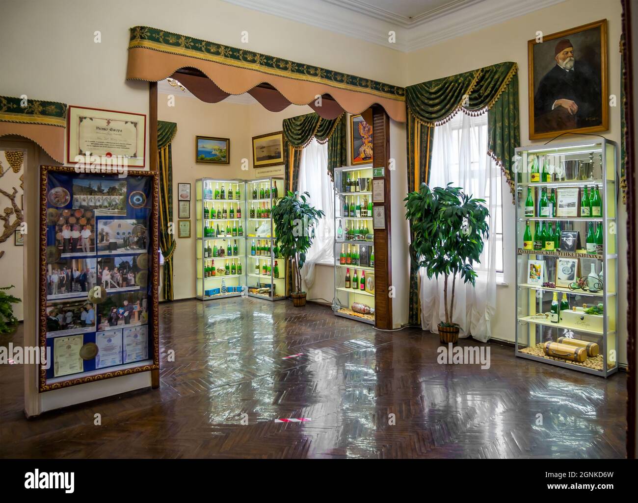 Novyj Svet, Crimée - 17 septembre 2020 : l'intérieur d'une des salles du musée du domaine du Prince Golitsyn. Banque D'Images