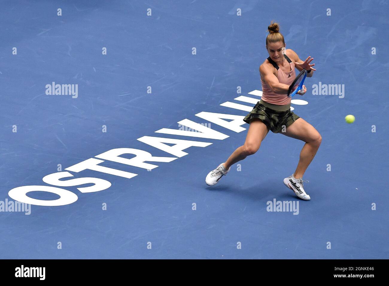 Ostrava, République tchèque. 26 septembre 2021. Maria Sakkari de Grèce en action lors du match final contre Anet Kontaveit d'Estonie au tournoi de tennis en salle J&T Banka Ostrava Open 2021 pour femmes WTA à Ostrava, République Tchèque, le 26 septembre 2021. Crédit: Jaroslav Ozana/CTK photo/Alay Live News Banque D'Images
