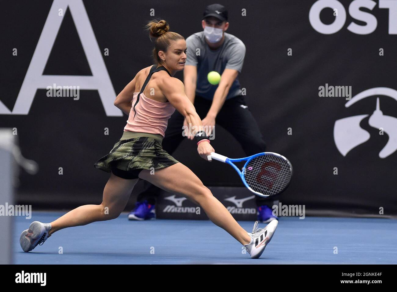 Ostrava, République tchèque. 26 septembre 2021. Maria Sakkari de Grèce en action lors du match final contre Anet Kontaveit d'Estonie au tournoi de tennis en salle J&T Banka Ostrava Open 2021 pour femmes WTA à Ostrava, République Tchèque, le 26 septembre 2021. Crédit: Jaroslav Ozana/CTK photo/Alay Live News Banque D'Images