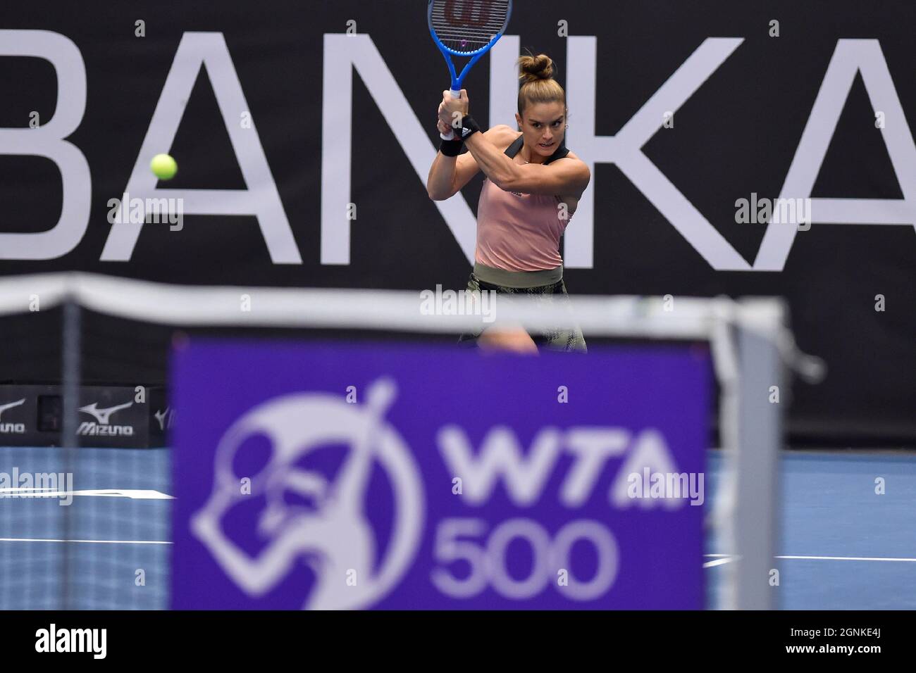 Ostrava, République tchèque. 26 septembre 2021. Maria Sakkari de Grèce en action lors du match final contre Anet Kontaveit d'Estonie au tournoi de tennis en salle J&T Banka Ostrava Open 2021 pour femmes WTA à Ostrava, République Tchèque, le 26 septembre 2021. Crédit: Jaroslav Ozana/CTK photo/Alay Live News Banque D'Images