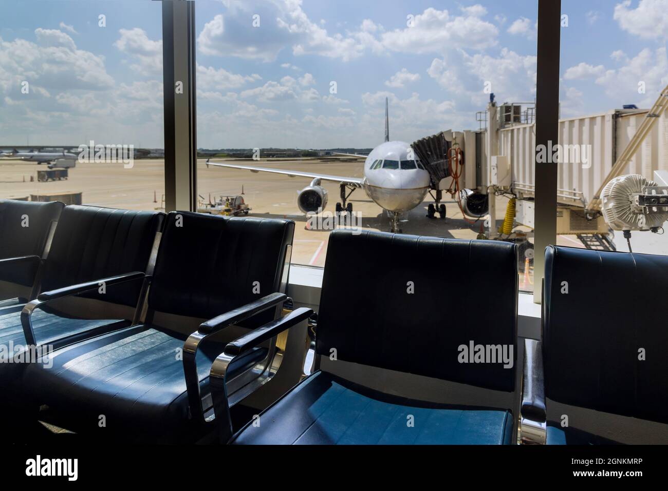 Aéroport international intérieur de l'aéroport salon porte passager avion attendant à la porte de l'aéroport international Busch Houston TX USA Banque D'Images