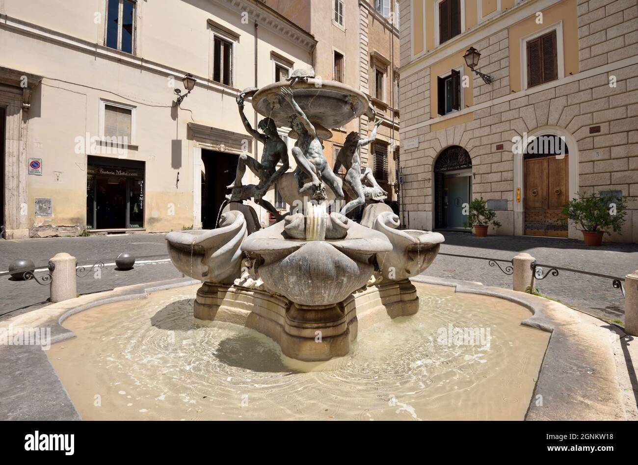 Italie, Rome, Ghetto juif, Piazza Mattei, fontaine aux tortues Banque D'Images