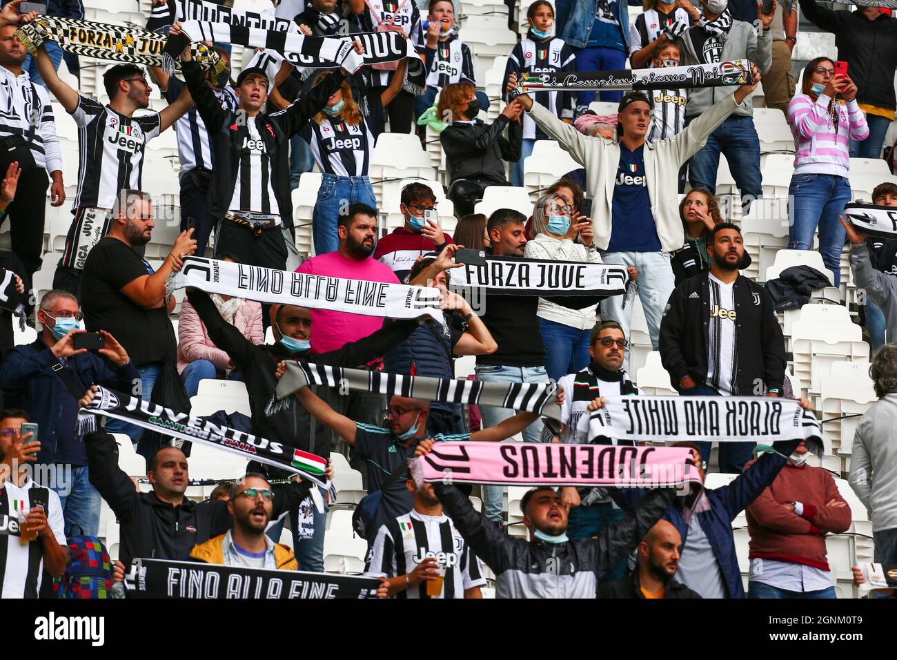 TURIN, ITALIE, 26 SEPTEMBRE 2021. Fans de Juventus FC avant le match entre Juventus FC et UC Sampdoria le 26 septembre 2021 au stade Allianz de Turin, Italie. Crédit: Massimiliano Ferraro/Medialys Images/Alay Live News Banque D'Images