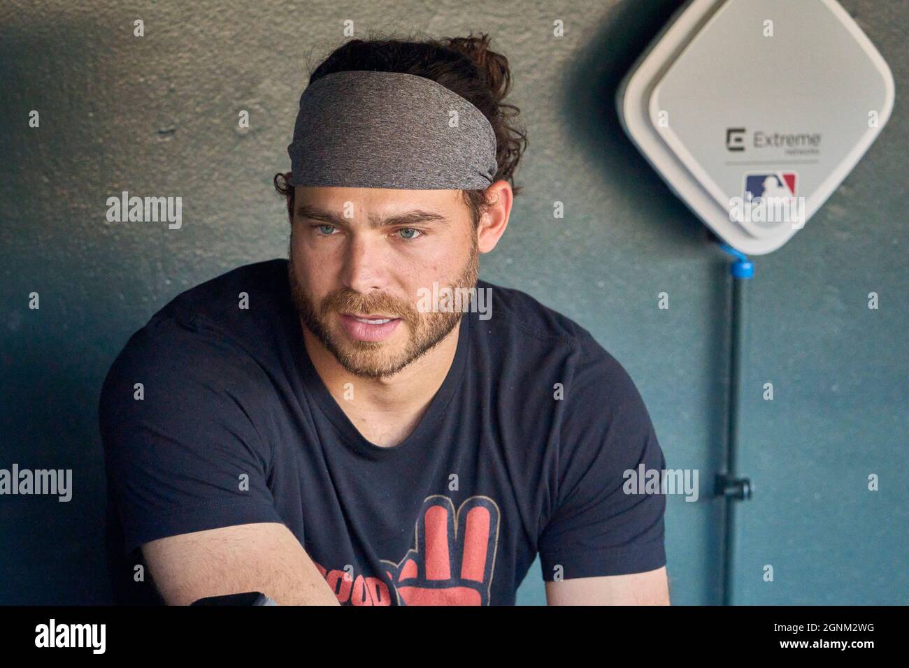 Denver CO, États-Unis. 25 septembre 2021. San Francisco Shortstop Brandon Crawford (35) parle avant le match avec San Francisco Giants et Colorado Rockies qui s'est tenu à Coors Field à Denver Co. David Seelig/Cal Sport Medi. Crédit : csm/Alay Live News Banque D'Images