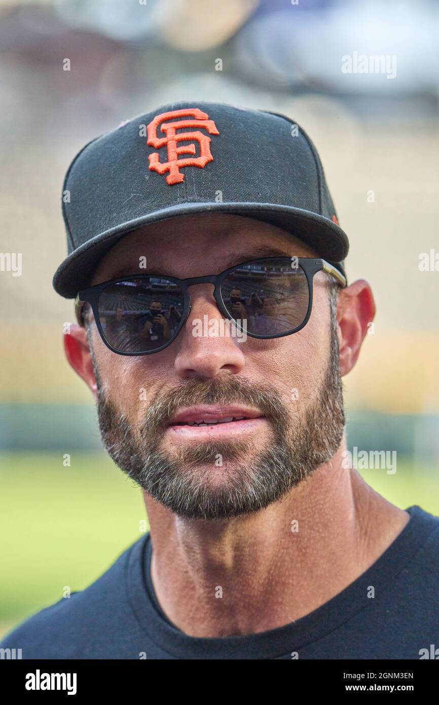 Denver CO, États-Unis. 25 septembre 2021. Gabe Kapler, responsable de San Francisco (19), parle avant le match avec les San Francisco Giants et les Colorado Rockies qui se sont tenus à Coors Field, à Denver Co. David Seelig/Cal Sport Medi. Crédit : csm/Alay Live News Banque D'Images