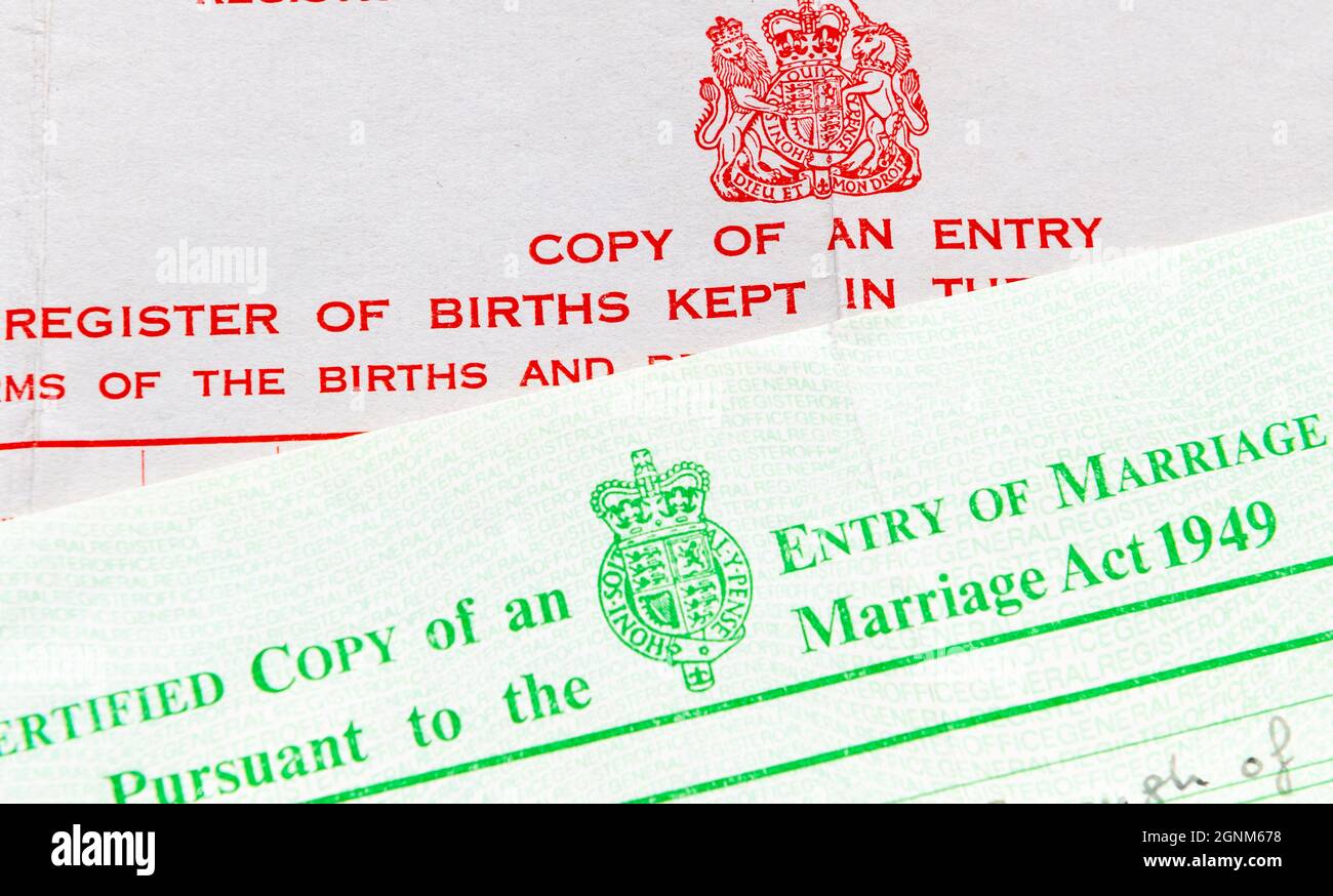 Un certificat de naissance et de mariage. Deux des événements les plus importants de la vie. Banque D'Images