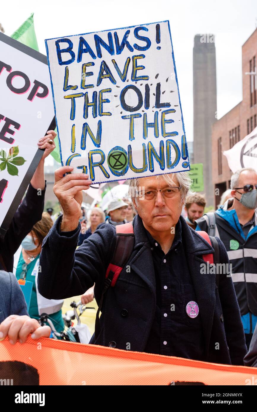 Londres, Royaume-Uni. 2 septembre 2021. La rébellion de l'extinction se présente à Bank au défi de renflouer les conditions exigeant a pour mettre fin à toute la fondation des combustibles fossiles Banque D'Images