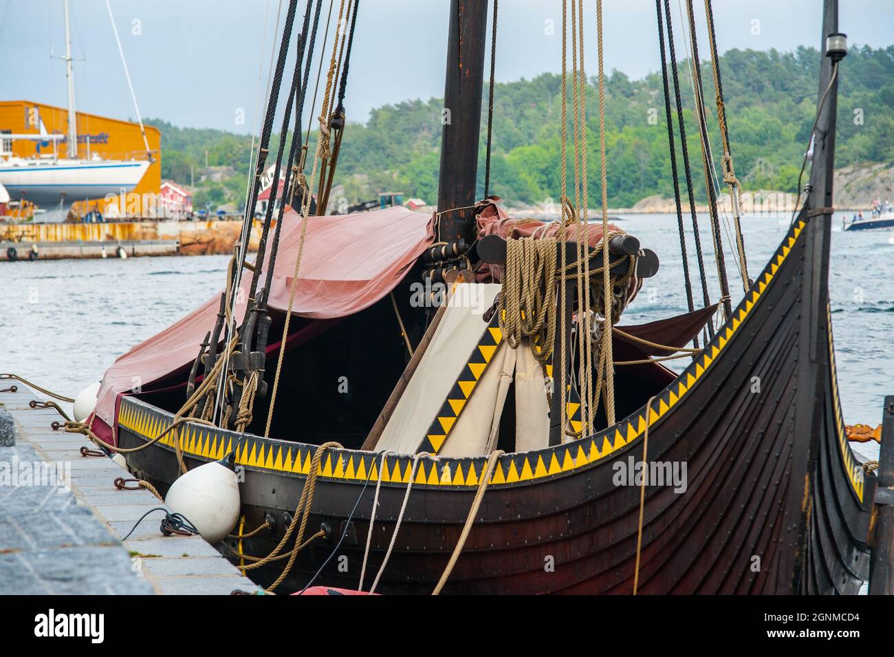 Risør, Norvège - août 5 2010 : Gaia, réplique du long navire viking Gokstadskipet. Banque D'Images